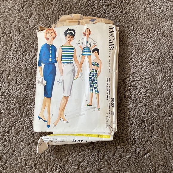 Vintage Lot of Sewing Patterns Lot #1 - Picture 8 of 11